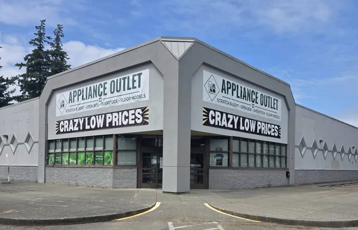 The Appliance Outlet storefront on 3227 Northwest Avenue